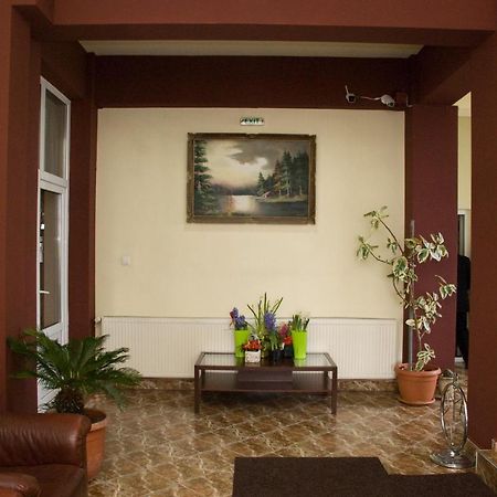 Everest Hotel Arad Bagian luar foto