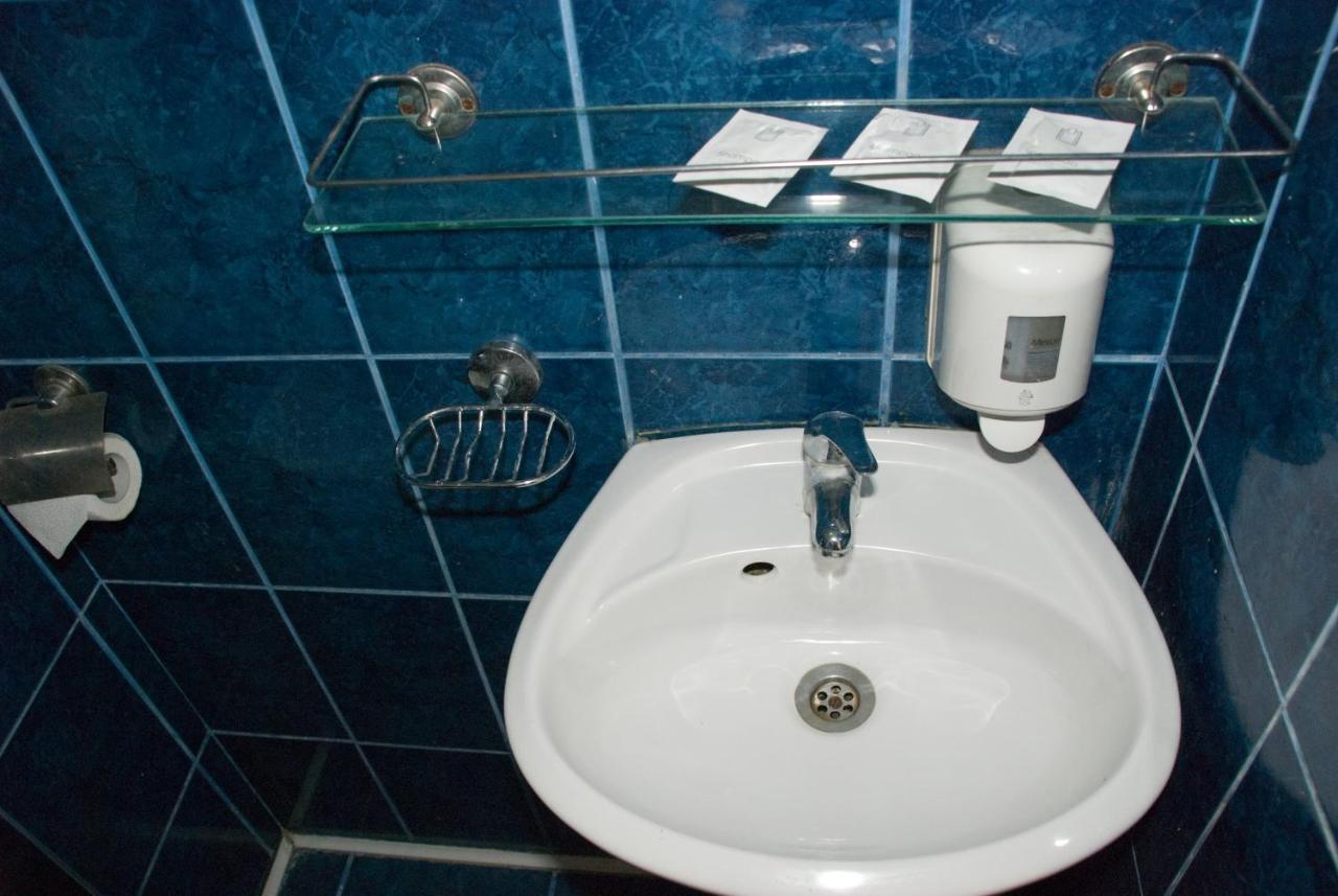 Everest Hotel Arad Bagian luar foto