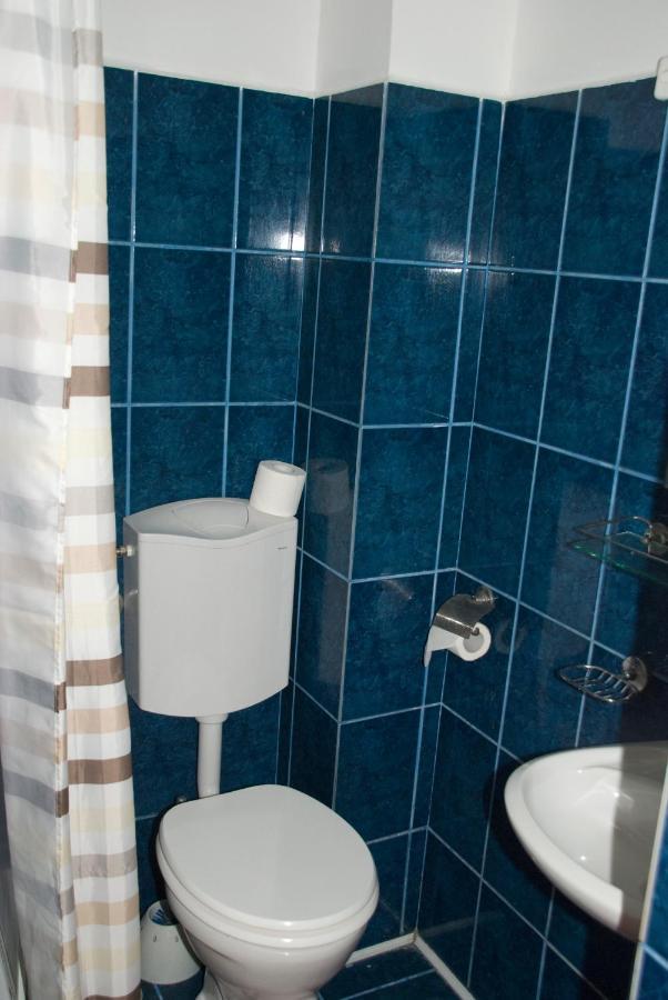 Everest Hotel Arad Bagian luar foto