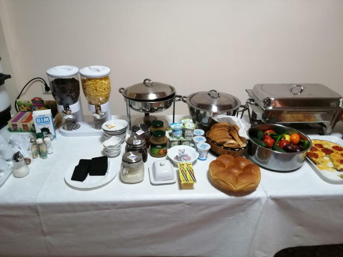 Everest Hotel Arad Bagian luar foto